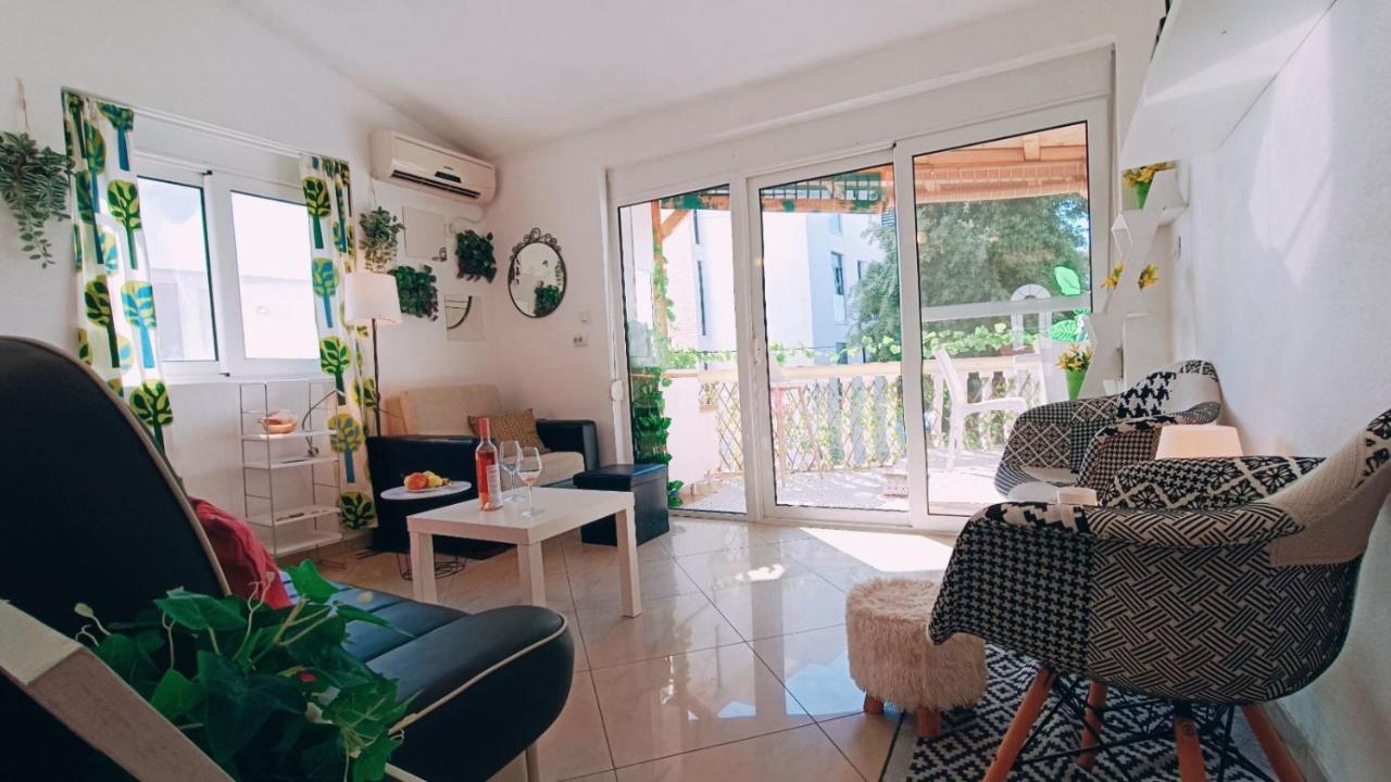 Beach Apartment With Beach Chairs N.1 Utjeha Exterior photo