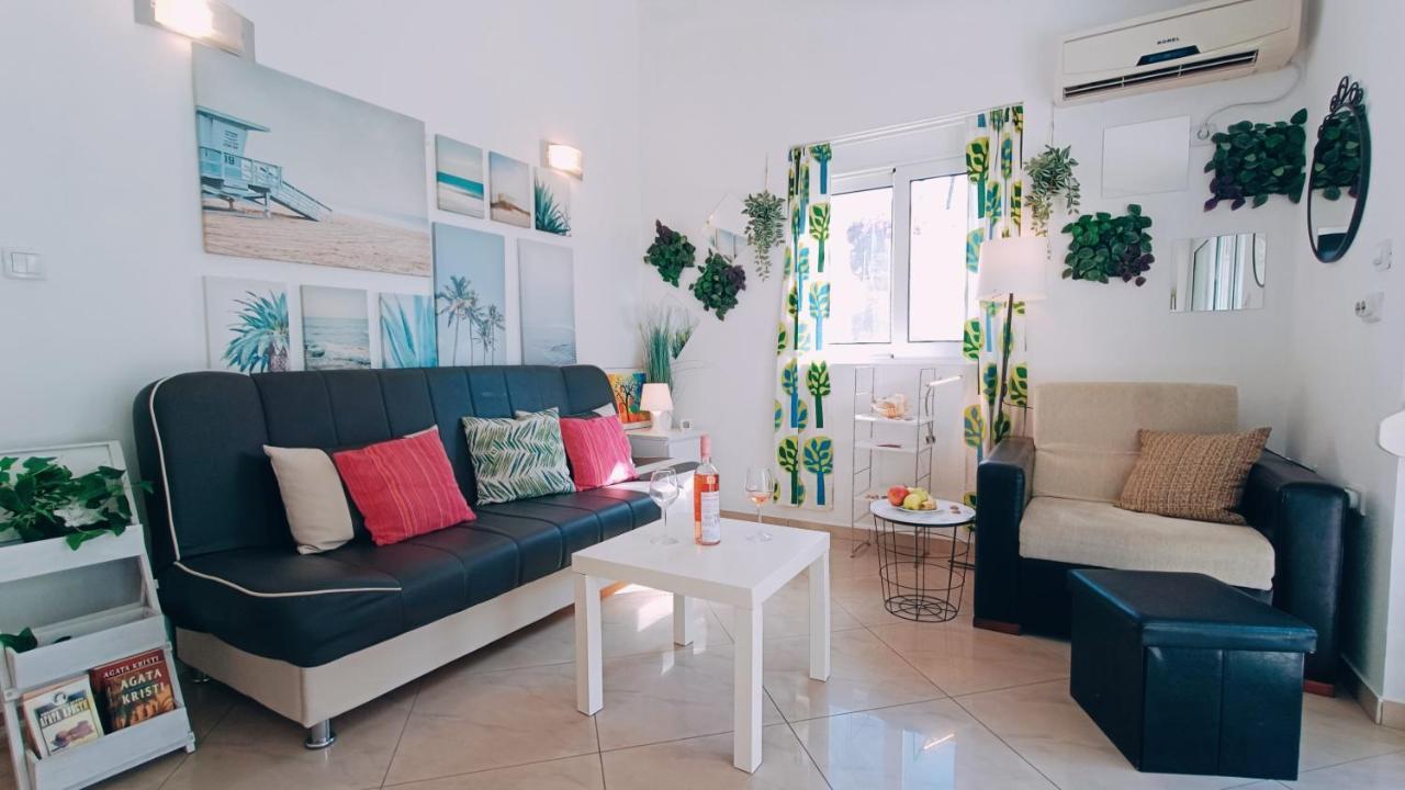 Beach Apartment With Beach Chairs N.1 Utjeha Exterior photo