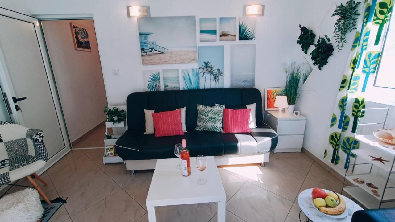 Beach Apartment With Beach Chairs N.1 Utjeha Exterior photo