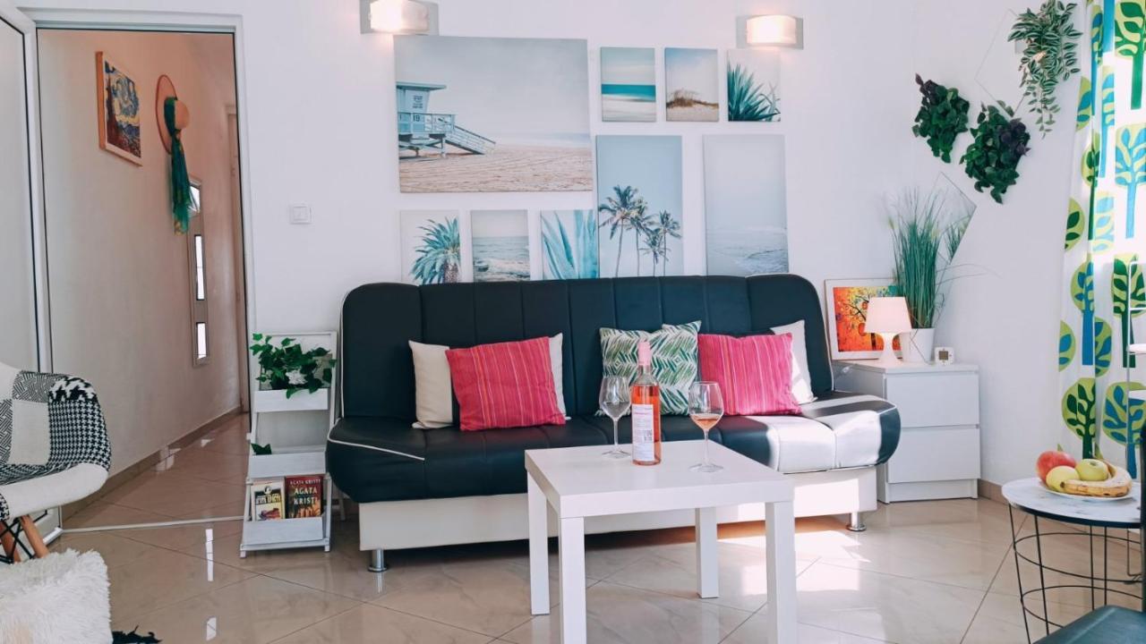 Beach Apartment With Beach Chairs N.1 Utjeha Exterior photo