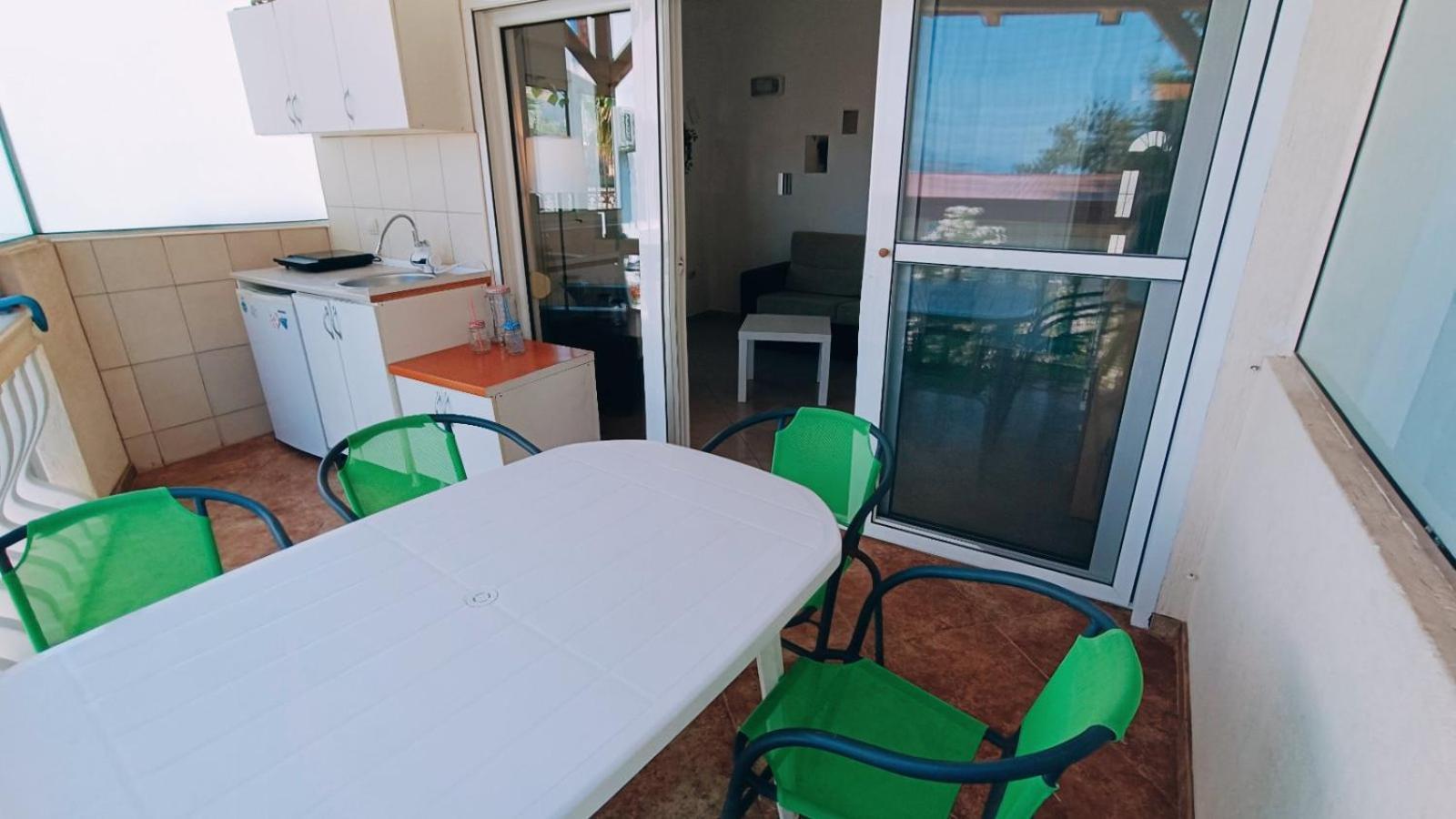 Beach Apartment With Beach Chairs N.1 Utjeha Room photo