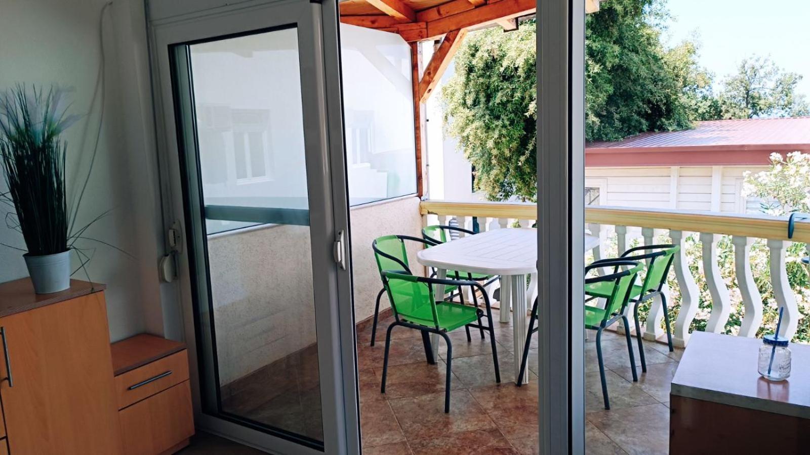 Beach Apartment With Beach Chairs N.1 Utjeha Room photo